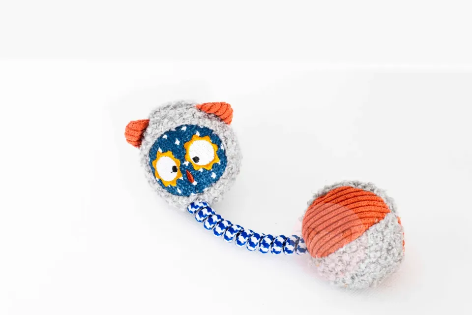 Poezenparadijs Kattenknuffel trappelballetjes kattenspeelgoed
