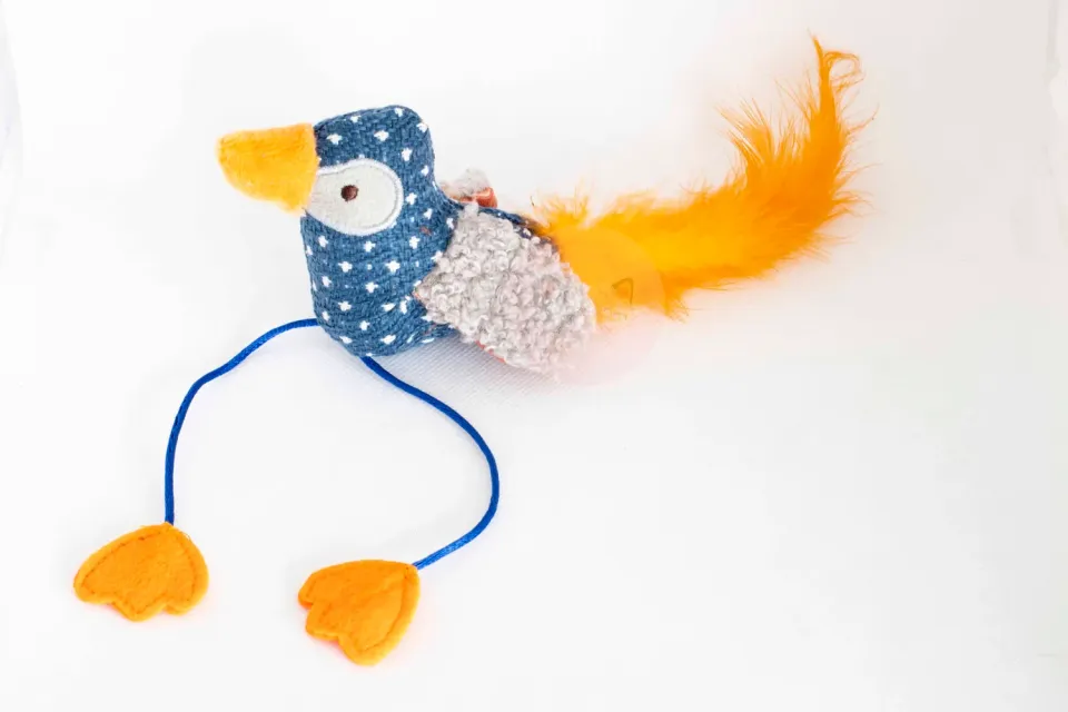Poezenparadijs Vogel kattenknuffel met veertjes