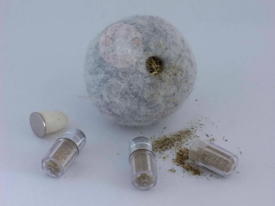 Poezenparadijs wollen bal kattenspeeltje met catnip